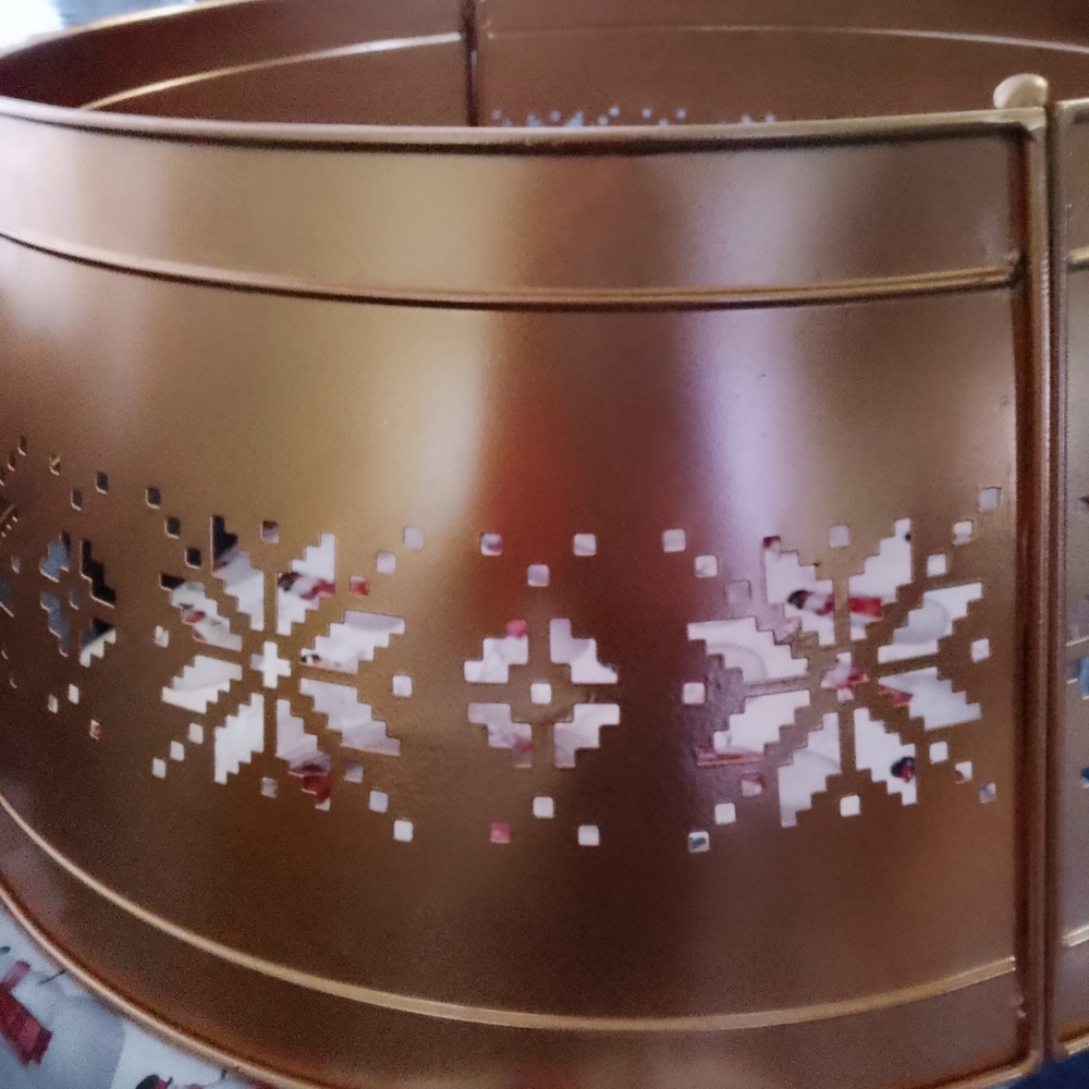 Gold Metal Tree Collar